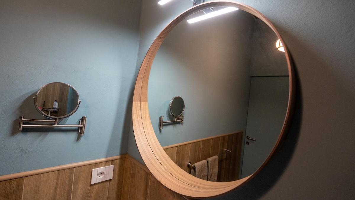 Alloggio Del 1400 Nel Cuore Del Centro Storico A 2 Min Dal Porto E Con 2 Bici Gratuite Como Exterior foto